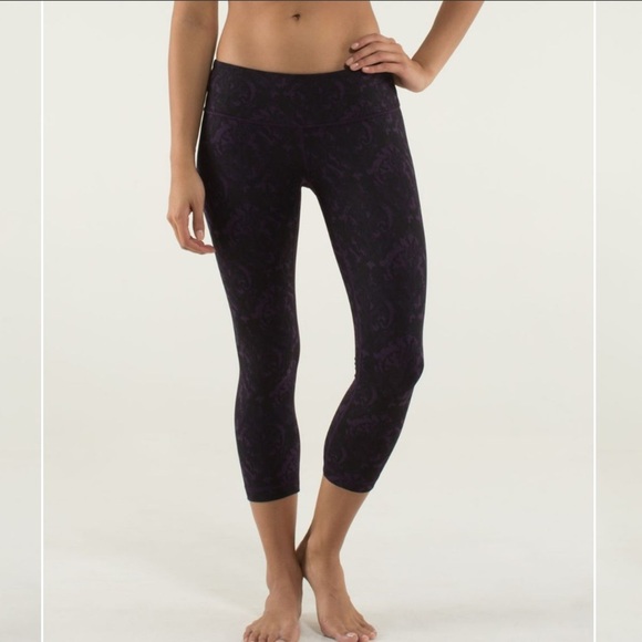 Lululemon Wunder Under Crop - Picture 2 of 5